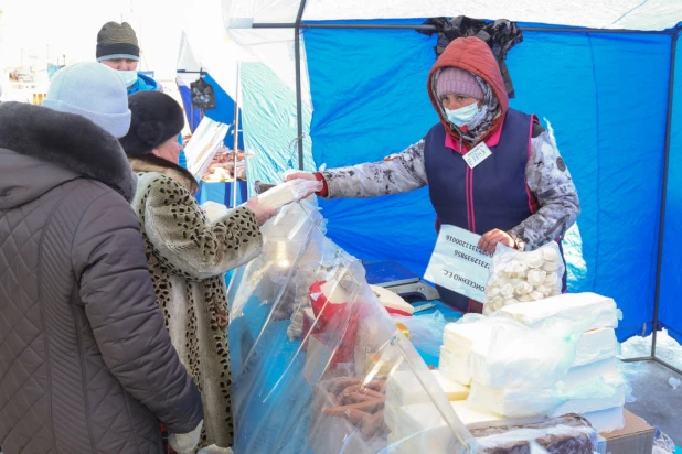 Вячеслав Франк посетил продуктовую ярмарку в Барнауле.