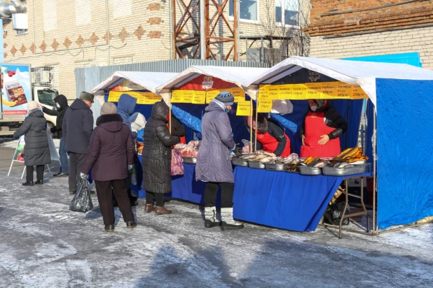 Вячеслав Франк посетил продуктовую ярмарку в Барнауле.