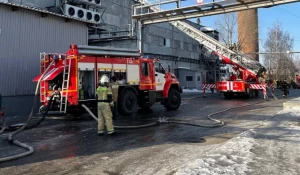 Пожар произошел на территории Барнаульского молочного комбината.