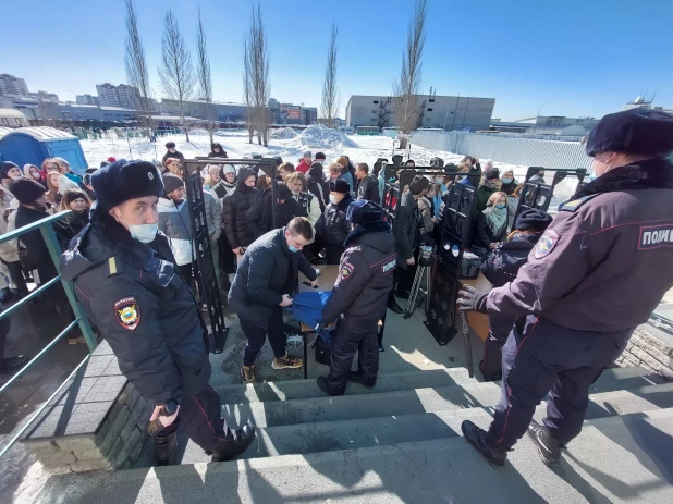 Митинг-концерт в Барнауле в День воссоединения Крыма с Россией. 18 марта 2022.