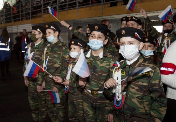 Митинг-концерт в Барнауле в День воссоединения Крыма с Россией. 18 марта 2022.