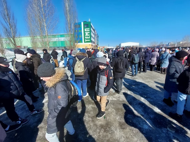 Митинг-концерт в Барнауле в День воссоединения Крыма с Россией. 18 марта 2022.