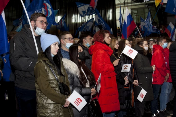 Митинг-концерт в Барнауле в День воссоединения Крыма с Россией. 18 марта 2022.