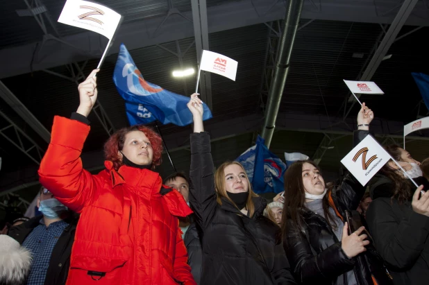 Митинг-концерт в Барнауле в День воссоединения Крыма с Россией. 18 марта 2022.