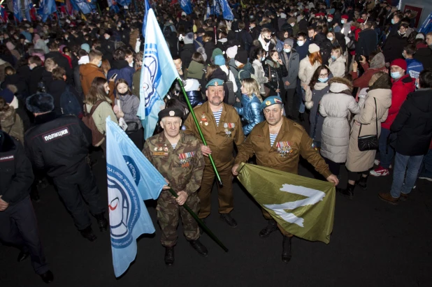 Митинг-концерт в Барнауле в День воссоединения Крыма с Россией. 18 марта 2022.