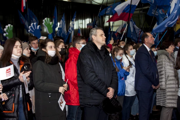 Митинг-концерт в Барнауле в День воссоединения Крыма с Россией. 18 марта 2022.