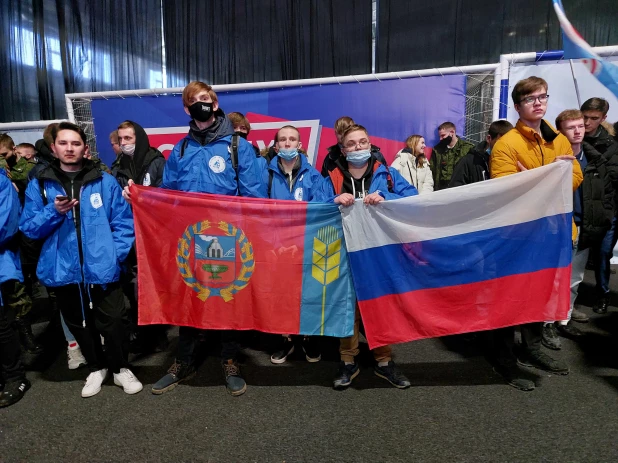 Митинг-концерт в Барнауле в День воссоединения Крыма с Россией. 18 марта 2022.