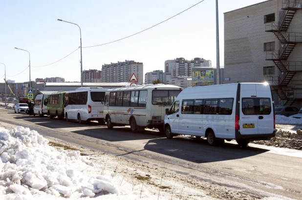 Митинг-концерт в Барнауле в День воссоединения Крыма с Россией. 18 марта 2022.