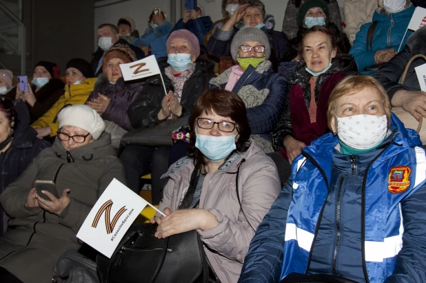 Митинг-концерт в Барнауле в День воссоединения Крыма с Россией. 18 марта 2022.