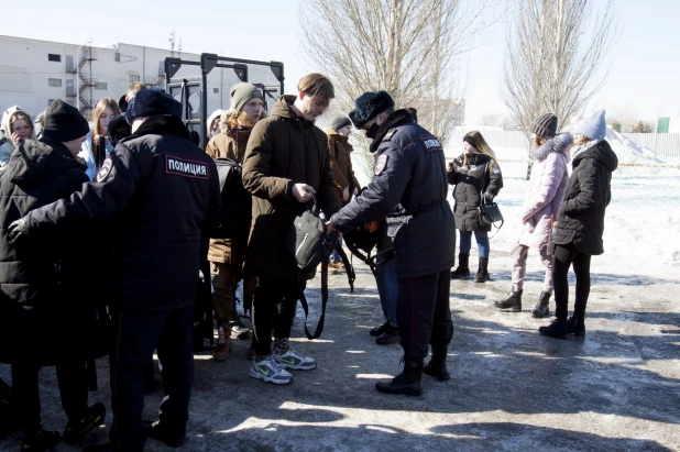 Митинг-концерт в Барнауле в День воссоединения Крыма с Россией. 18 марта 2022.