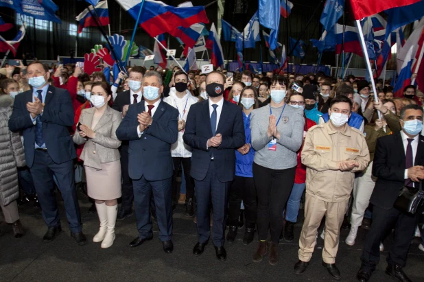 Митинг-концерт в Барнауле в День воссоединения Крыма с Россией. 18 марта 2022.