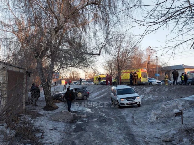 ДТП в Барнауле на Павловском тракте. 18 марта 2022 года.