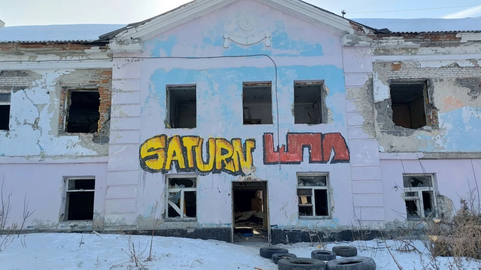 Полуразрушенное здание на пр. Ленина, 125 и его окрестности. Март 2022 года.
