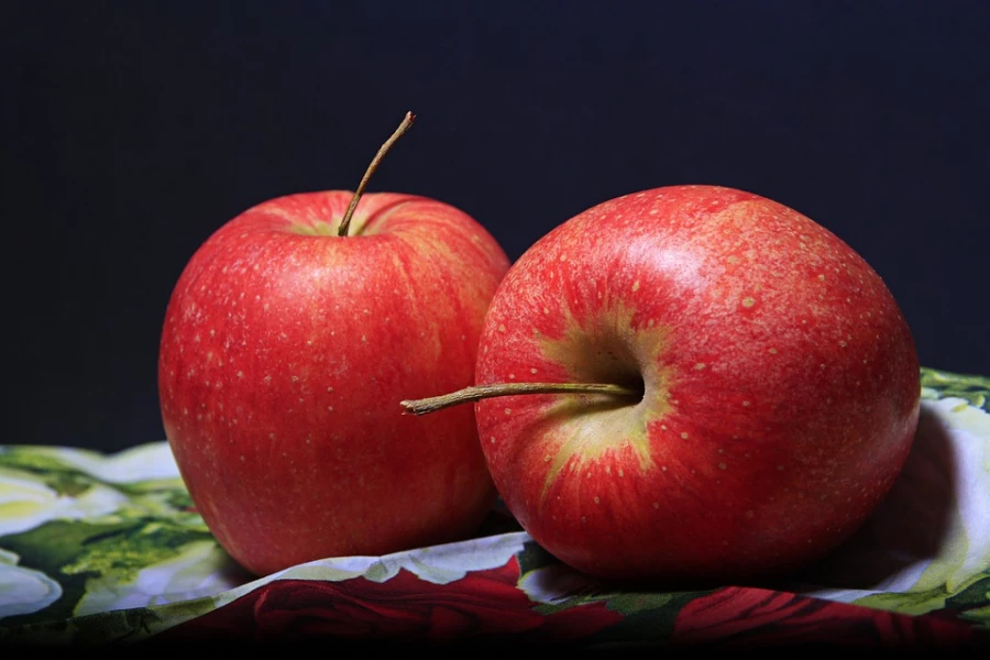 Яблоки, фрукты, продукты.