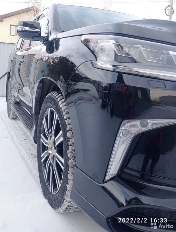 В Барнауле по цене двух квартир в новостройке продается внедорожник Lexus LX570.