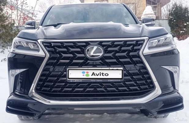 В Барнауле по цене двух квартир в новостройке продается внедорожник Lexus LX570.