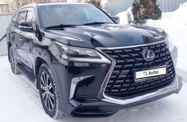 В Барнауле по цене двух квартир в новостройке продается внедорожник Lexus LX570.