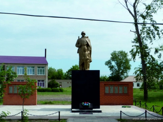 Мемориал в Суетском районе.