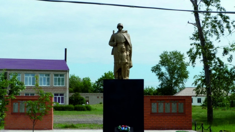 Мемориал в Суетском районе.