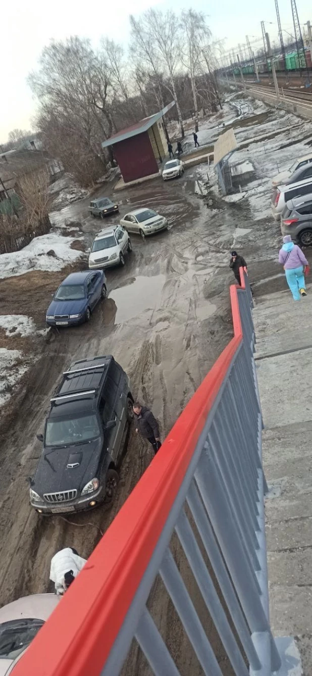 Объезд закрытого моста в Новоалтайске.