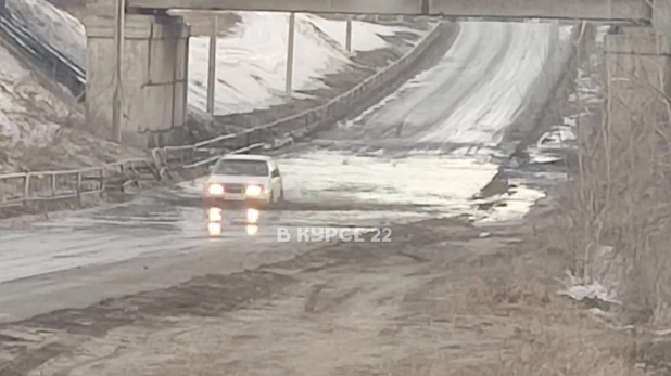 Объезд закрытого моста в Новоалтайске.