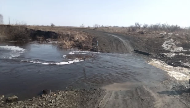 Вода на дороге Аксеново-Антипино-Бураново.
