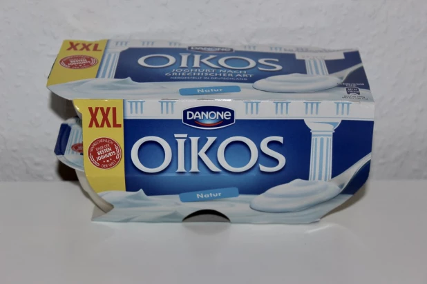 Йогурт Danone.