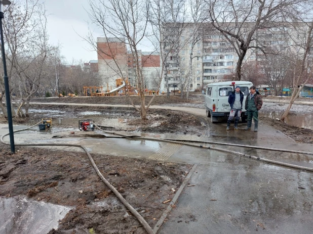 В Барнауле затопило Мизюлинскую рощу.