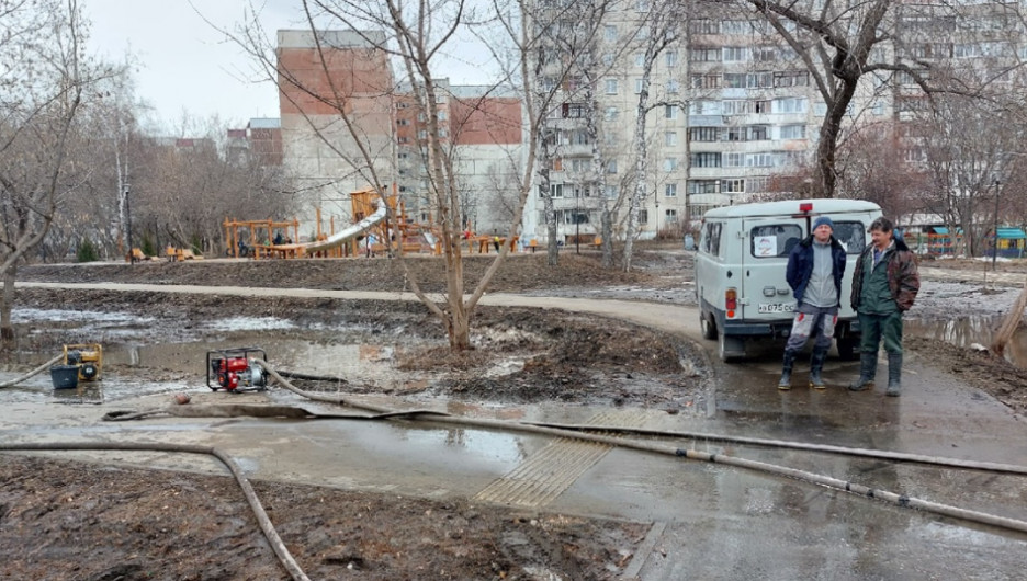 В Барнауле затопило Мизюлинскую рощу.