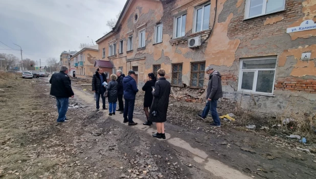 В Рубцовске обрушилась часть стены двухэтажного дома