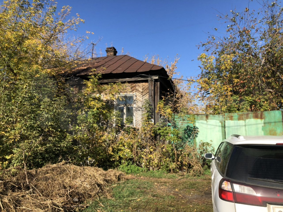 В Барнауле на ул. Большая Олонская, 38 за 25,3 млн рублей продается старый &quot;дом с привидениями&quot;.