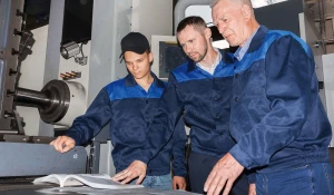 Коллектив завода АТИ