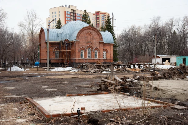 Православный храм в парке "Изумрудный", где располагался барнаульский планетарий.