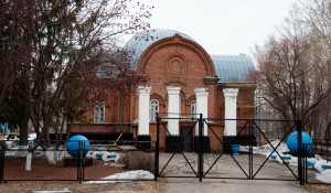Православный храм в парке "Изумрудный", где располагался барнаульский планетарий.
