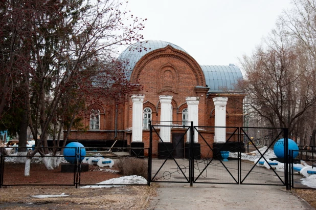 Православный храм в парке "Изумрудный", где располагался барнаульский планетарий.