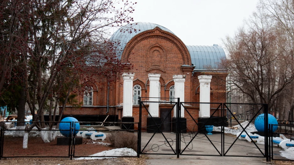 Православный храм в парке "Изумрудный", где располагался барнаульский планетарий.