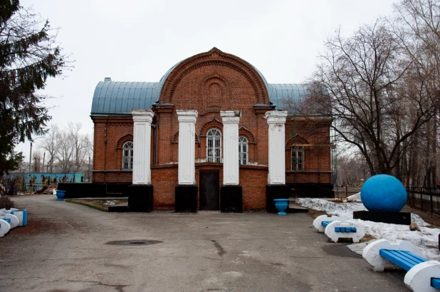 Православный храм в парке "Изумрудный", где располагался барнаульский планетарий.