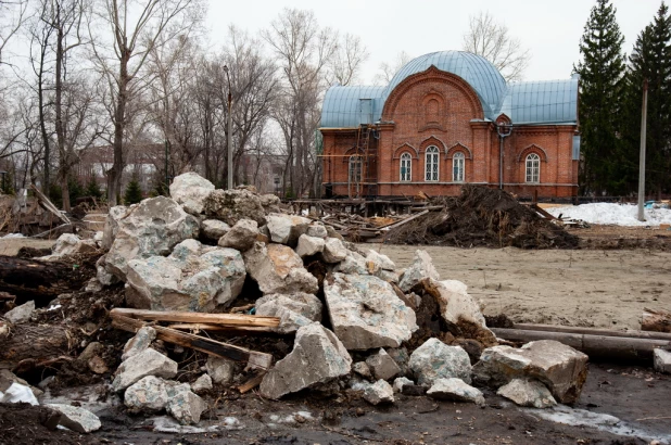 Православный храм в парке "Изумрудный", где располагался барнаульский планетарий.