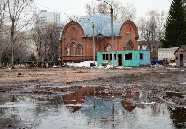 Православный храм в парке "Изумрудный", где располагался барнаульский планетарий.