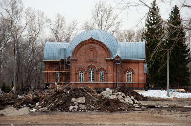 Православный храм в парке "Изумрудный", где располагался барнаульский планетарий.