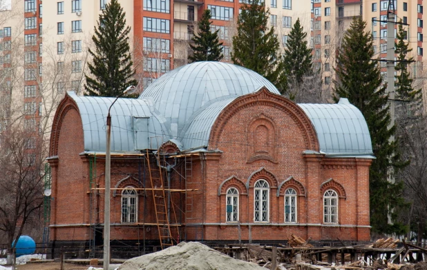 Православный храм в парке "Изумрудный", где располагался барнаульский планетарий.