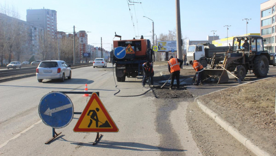 Барнаульские дорожники рассказали, где залатают ямы в первую очередь