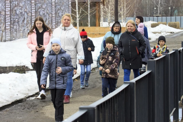 В Барнаульском зоопарке "Лесная сказка". Апрель 2022 года.