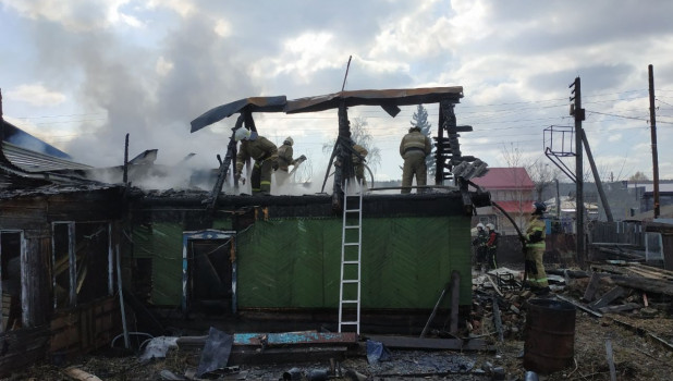 Пожар в частном доме случился в Барнауле