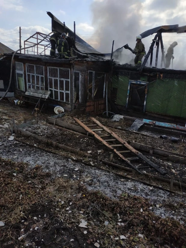 Пожар в частном доме случился в Барнауле