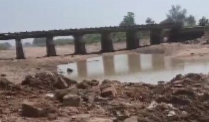 Воры притворились чиновниками и украли мост в Индии.