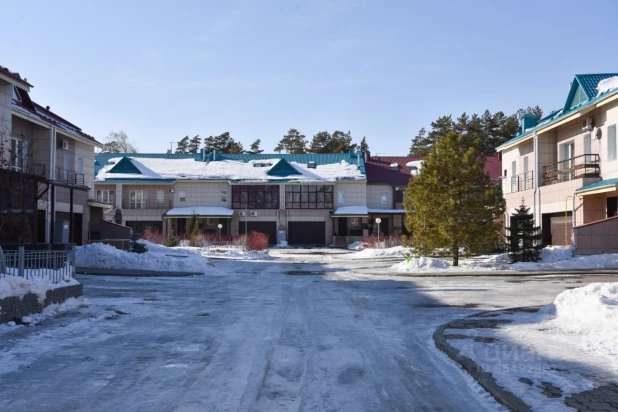 В Барнауле на Змеиногорском тракте продается самый дорогой таунхаус в городе.