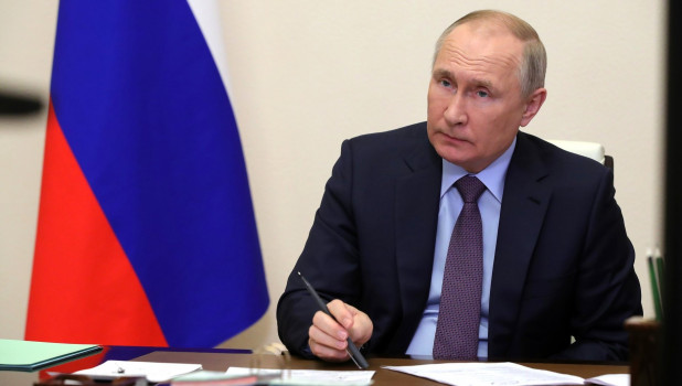 Путин стукнул кулаком по столу под конец совещания