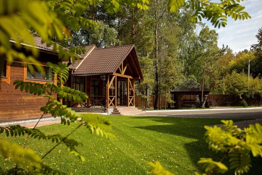 Территория комплекса.