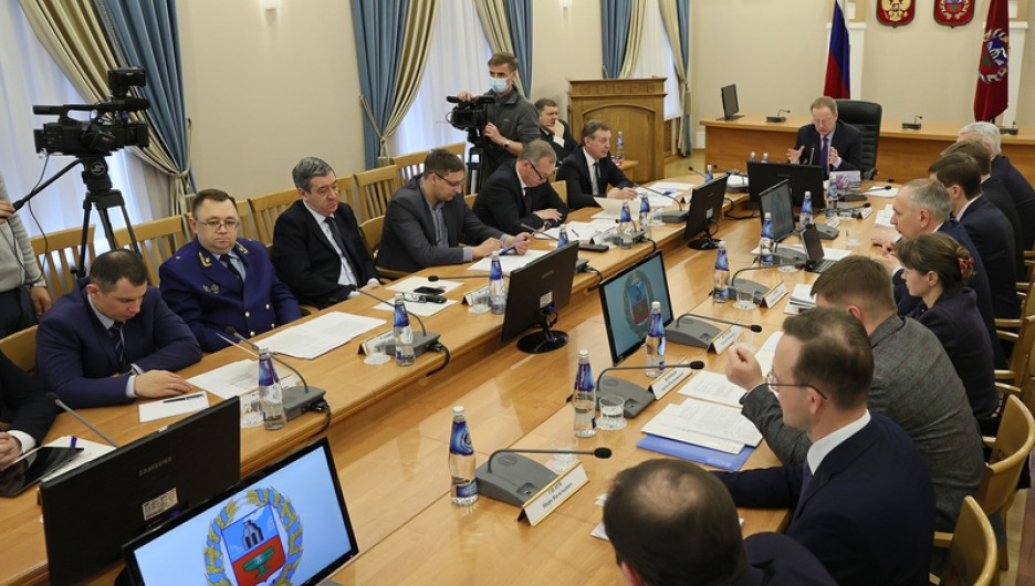 Свои заработки опубликовали члены правительства Алтайского края